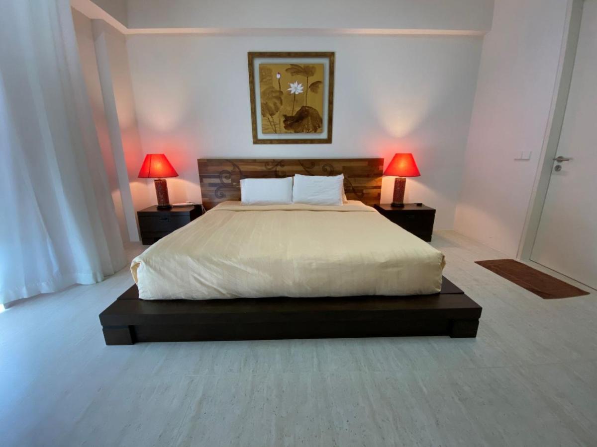 By The Sea@ Cozy Beachfront Home Batu Ferringhi Extérieur photo