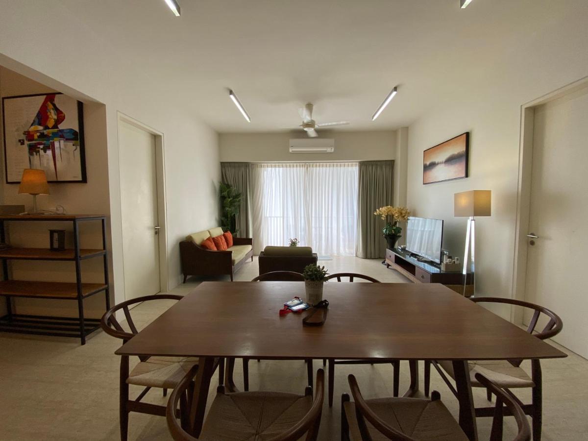 By The Sea@ Cozy Beachfront Home Batu Ferringhi Extérieur photo