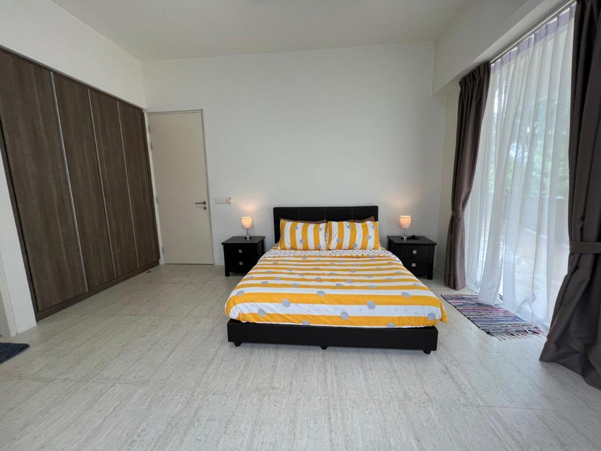 By The Sea@ Cozy Beachfront Home Batu Ferringhi Extérieur photo