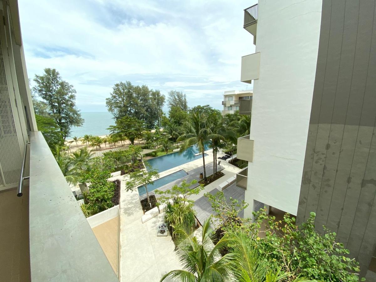 By The Sea@ Cozy Beachfront Home Batu Ferringhi Extérieur photo