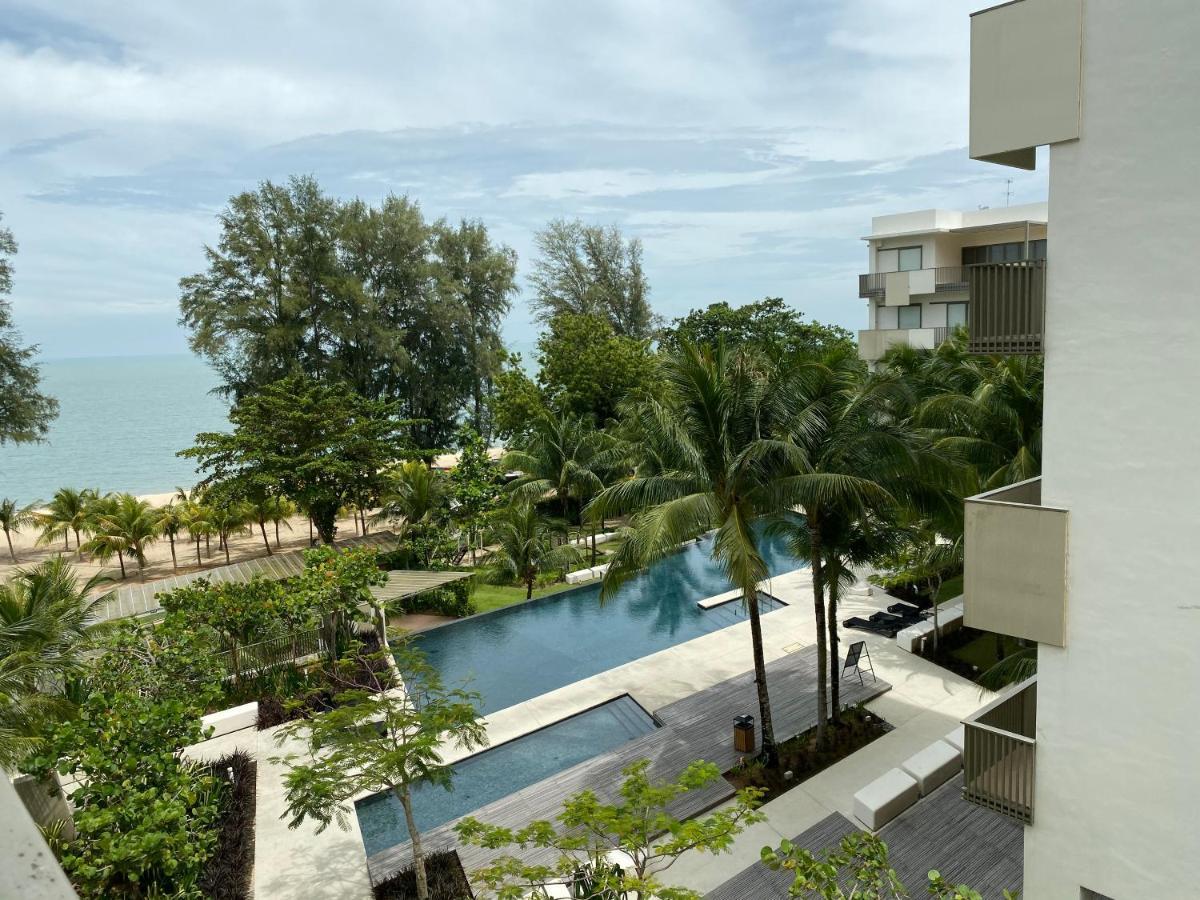 By The Sea@ Cozy Beachfront Home Batu Ferringhi Extérieur photo