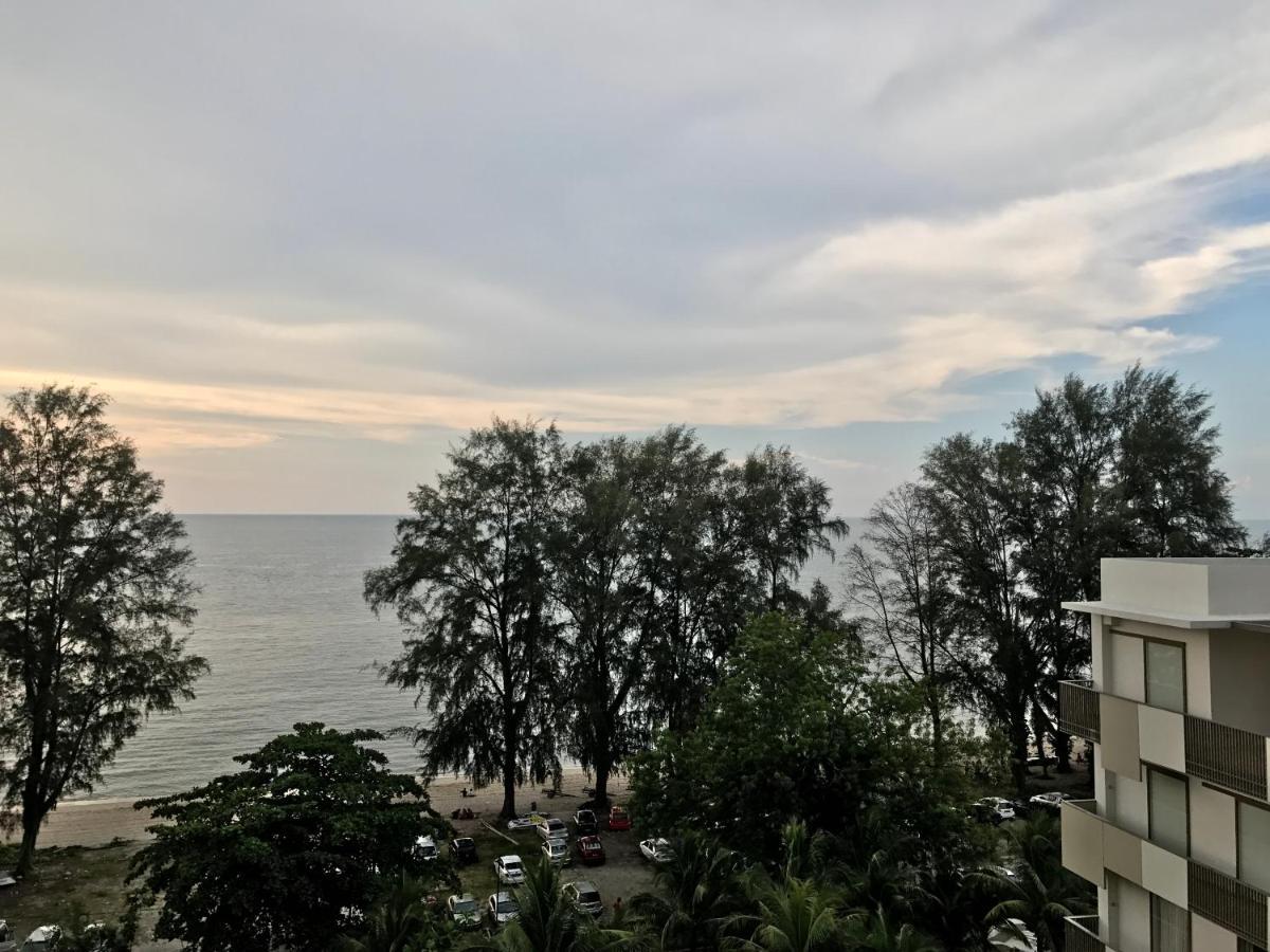 By The Sea@ Cozy Beachfront Home Batu Ferringhi Extérieur photo