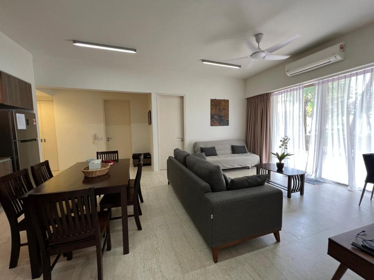By The Sea@ Cozy Beachfront Home Batu Ferringhi Extérieur photo