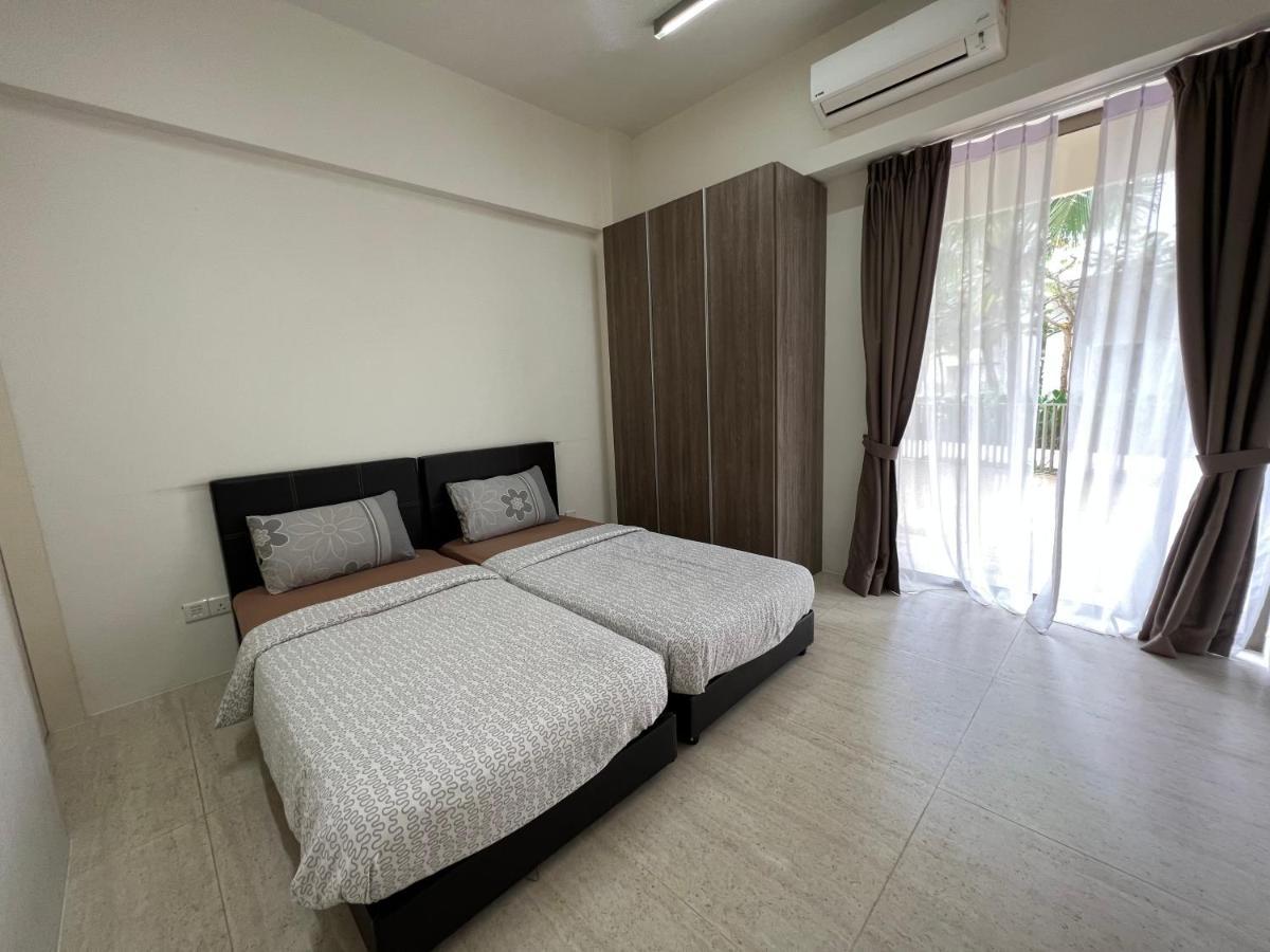 By The Sea@ Cozy Beachfront Home Batu Ferringhi Extérieur photo