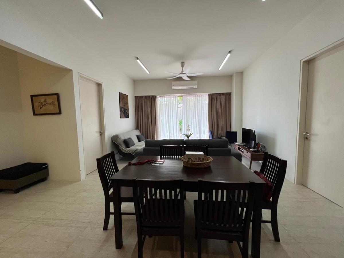 By The Sea@ Cozy Beachfront Home Batu Ferringhi Extérieur photo