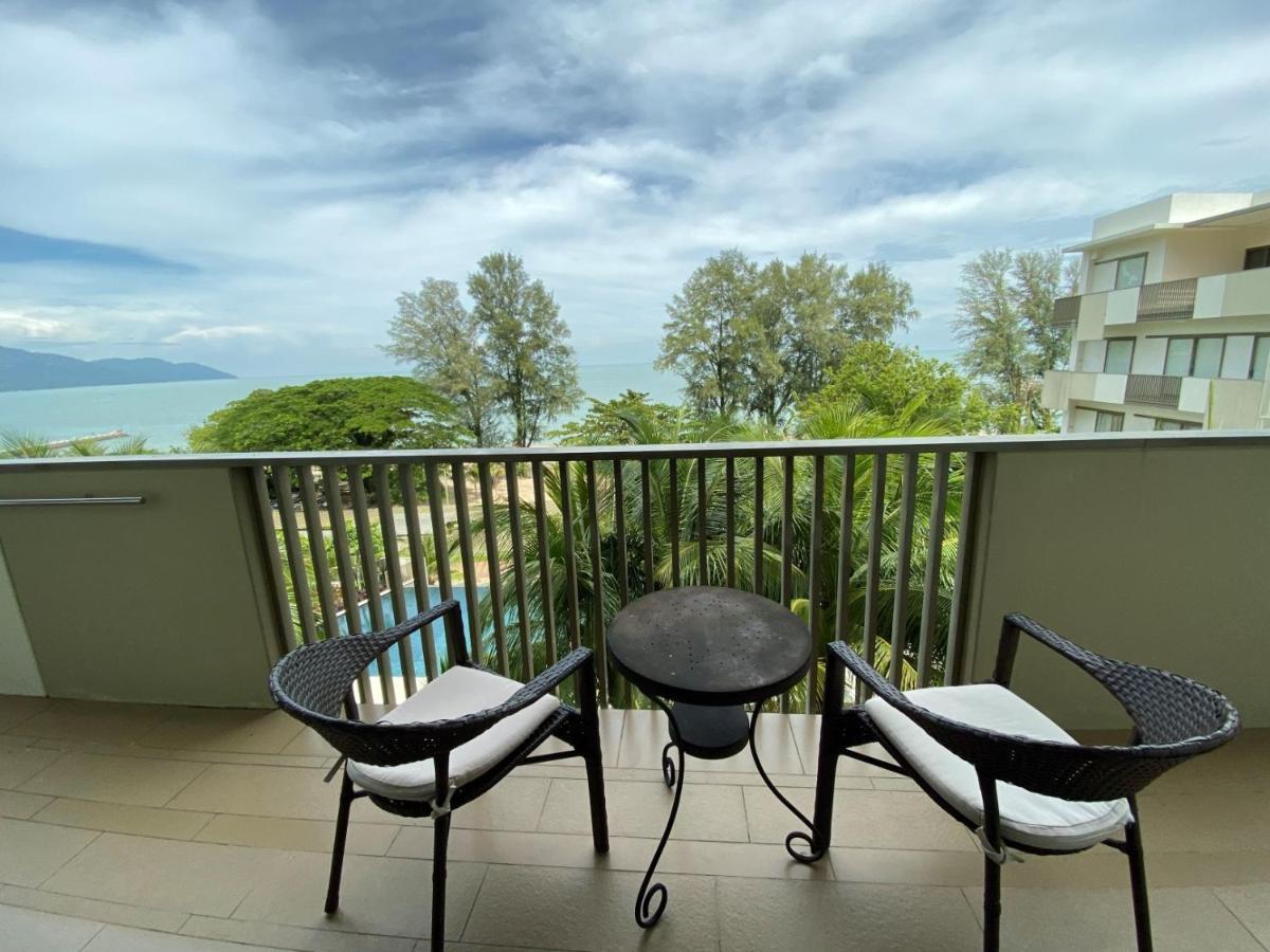 By The Sea@ Cozy Beachfront Home Batu Ferringhi Extérieur photo