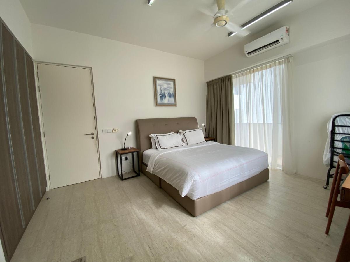 By The Sea@ Cozy Beachfront Home Batu Ferringhi Extérieur photo