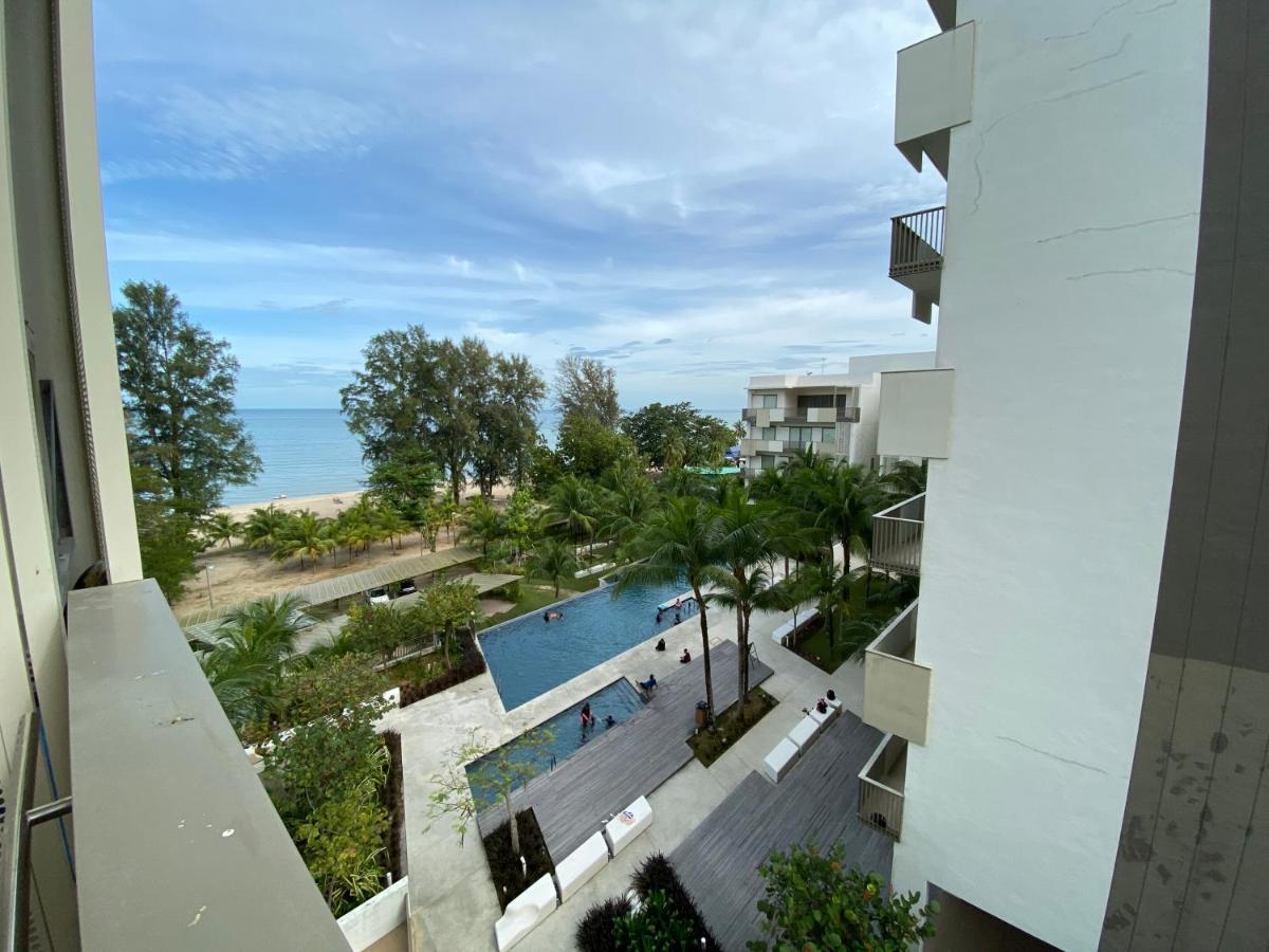 By The Sea@ Cozy Beachfront Home Batu Ferringhi Extérieur photo