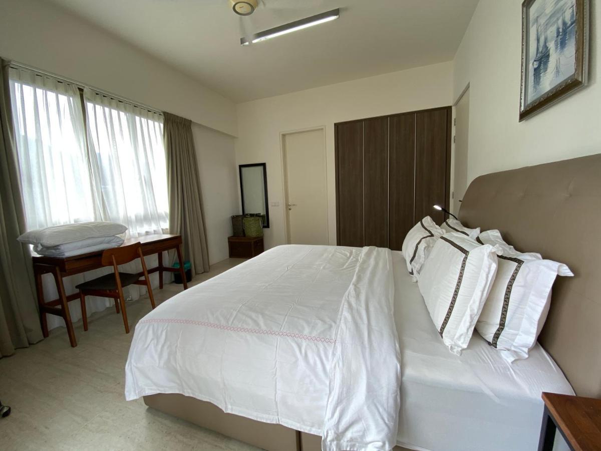 By The Sea@ Cozy Beachfront Home Batu Ferringhi Extérieur photo