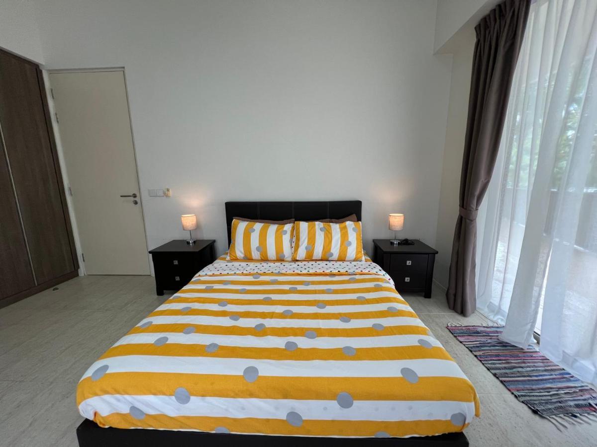 By The Sea@ Cozy Beachfront Home Batu Ferringhi Extérieur photo