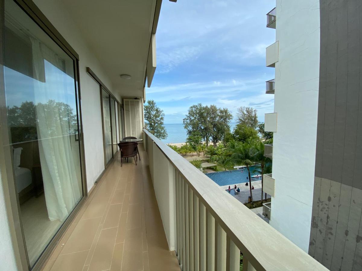 By The Sea@ Cozy Beachfront Home Batu Ferringhi Extérieur photo