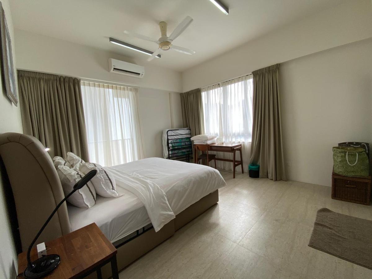 By The Sea@ Cozy Beachfront Home Batu Ferringhi Extérieur photo